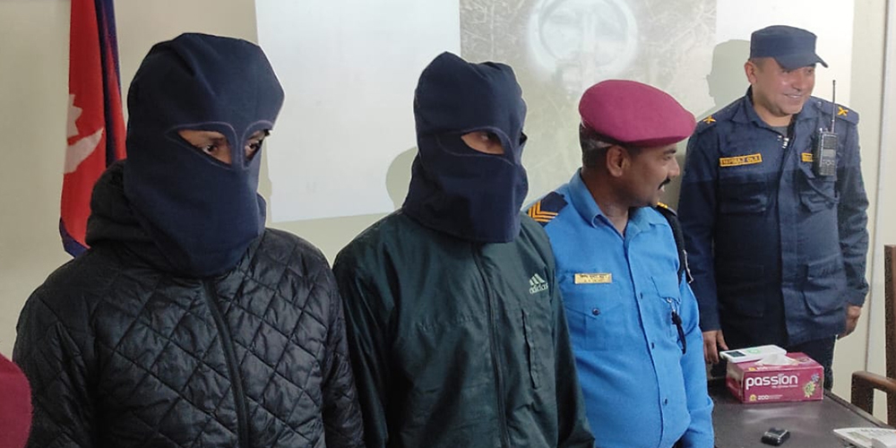 शैक्षिक संस्थाहरुमा चन्दा माग्दै हिड्ने २ जना पक्राउ