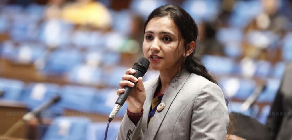पार्टी पदाधिकारीले प्रत्यक्ष चुनाव लड्ने हिम्मत गर्नुपर्छ-तोसिमा कार्की