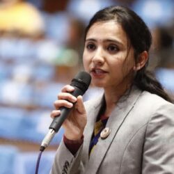 पार्टी पदाधिकारीले प्रत्यक्ष चुनाव लड्ने हिम्मत गर्नुपर्छ-तोसिमा कार्की